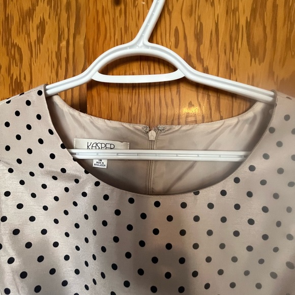 Size 14 Kasper polka dot midi dress with belt. - Picture 3 of 4